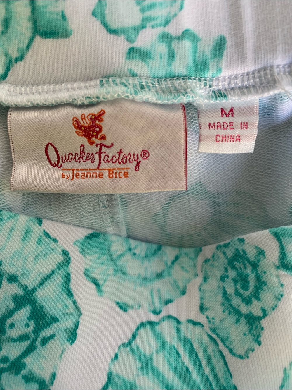 Quacker Factory Aqua Shell-Print Capris - Picture 2 of 6